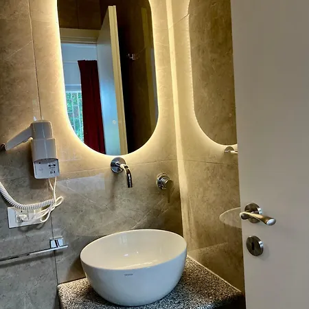 Pensión Qg Golden 4*